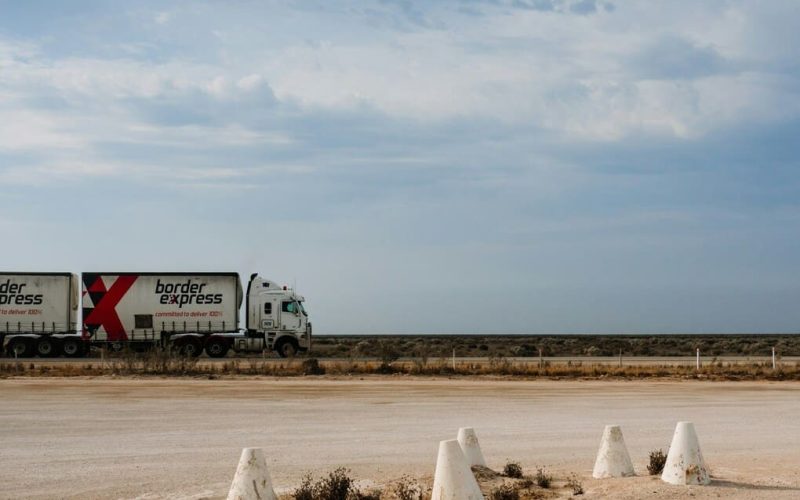 Carga marítima o terrestre: selecciona el servicio ideal para tus envíos en Panamá